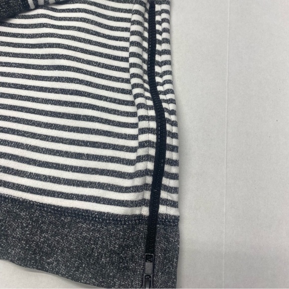 Bobbie Brooks Women’s Gray and White Striped V-Neck Hooded Sweatshirt 3X - Picture 4 of 14